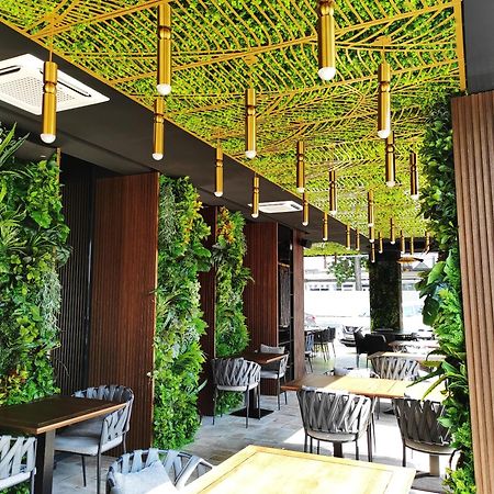 Hotel Kristal Focsani Focşani Exterior foto