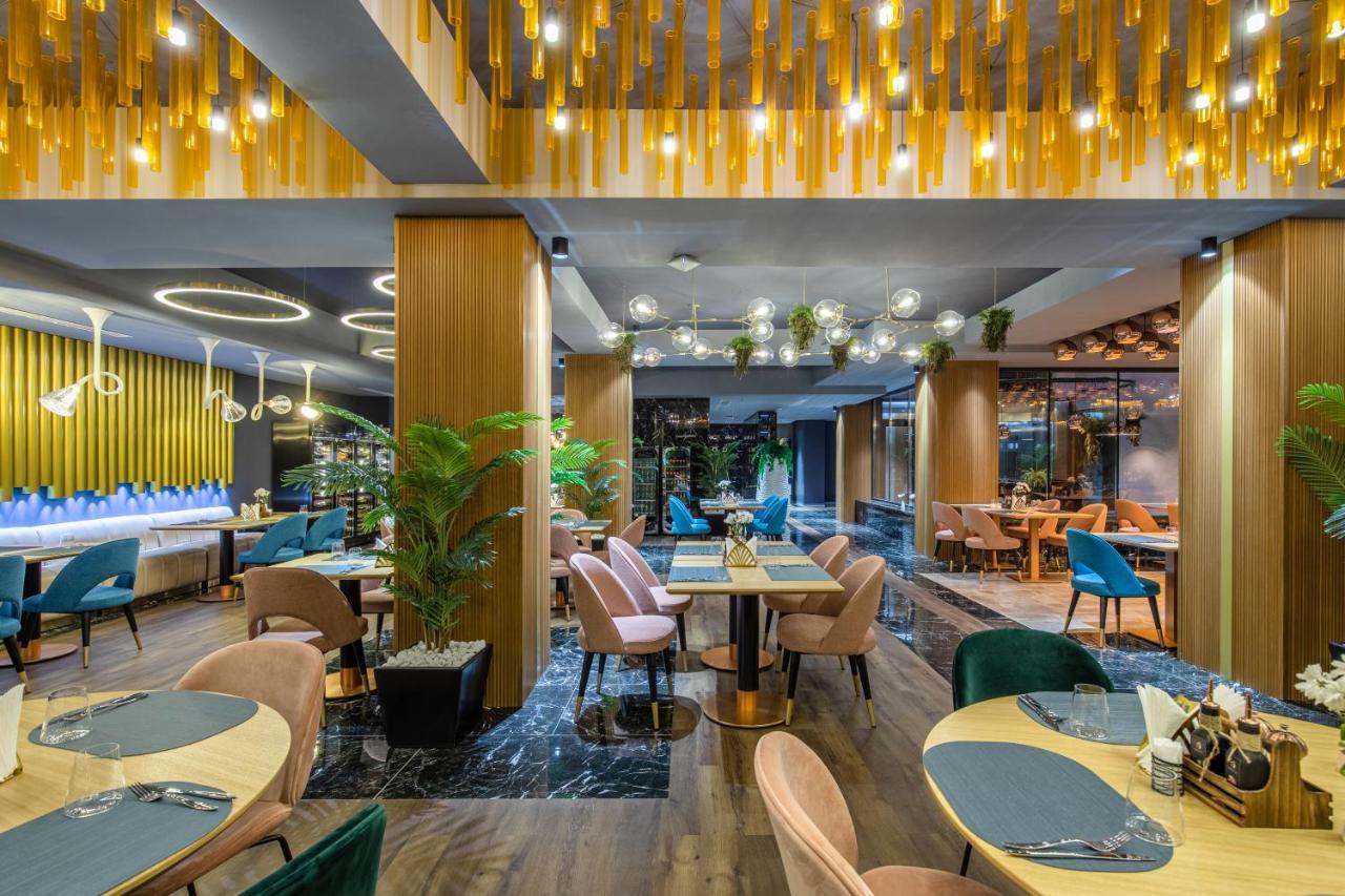 Hotel Kristal Focsani Focşani Exterior foto
