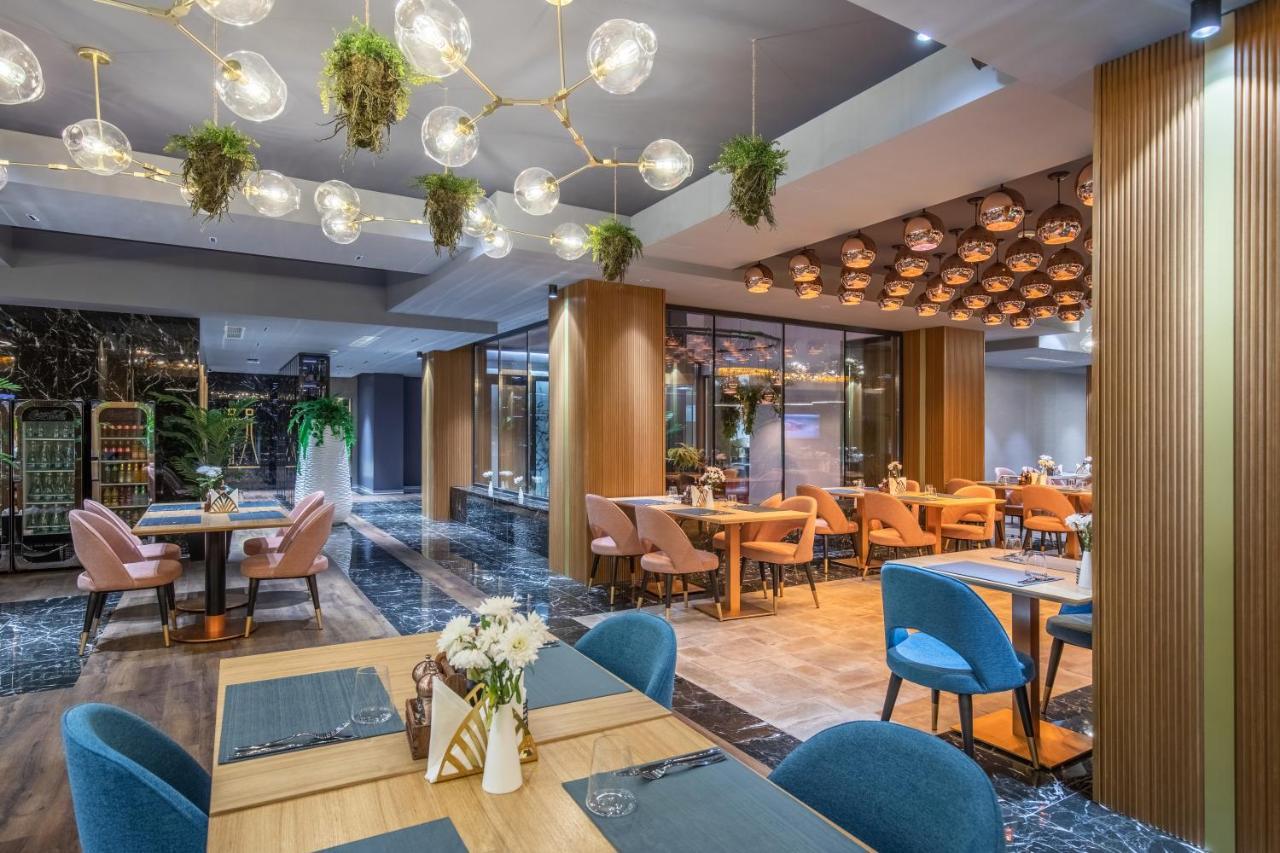 Hotel Kristal Focsani Focşani Exterior foto
